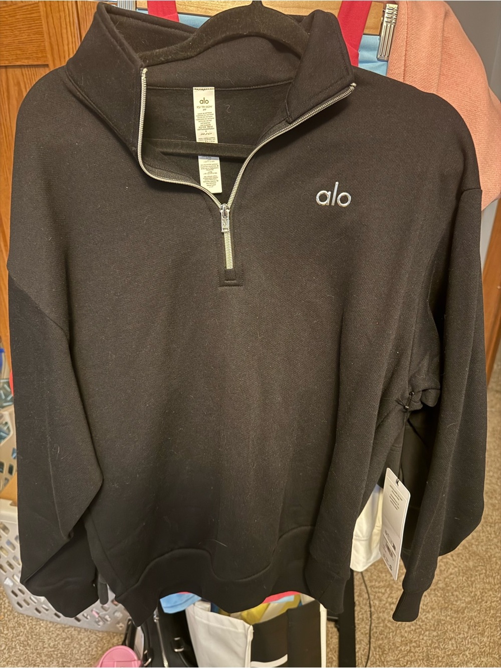ALO Yoga woman’s 1/4 -Zip Pullover
